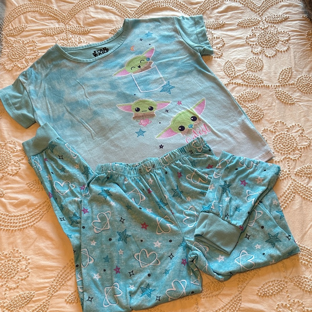 🌷🌷🌷3/$15. Star Wars Kids Pajama Set - Light Blue with Green and Pink Accents